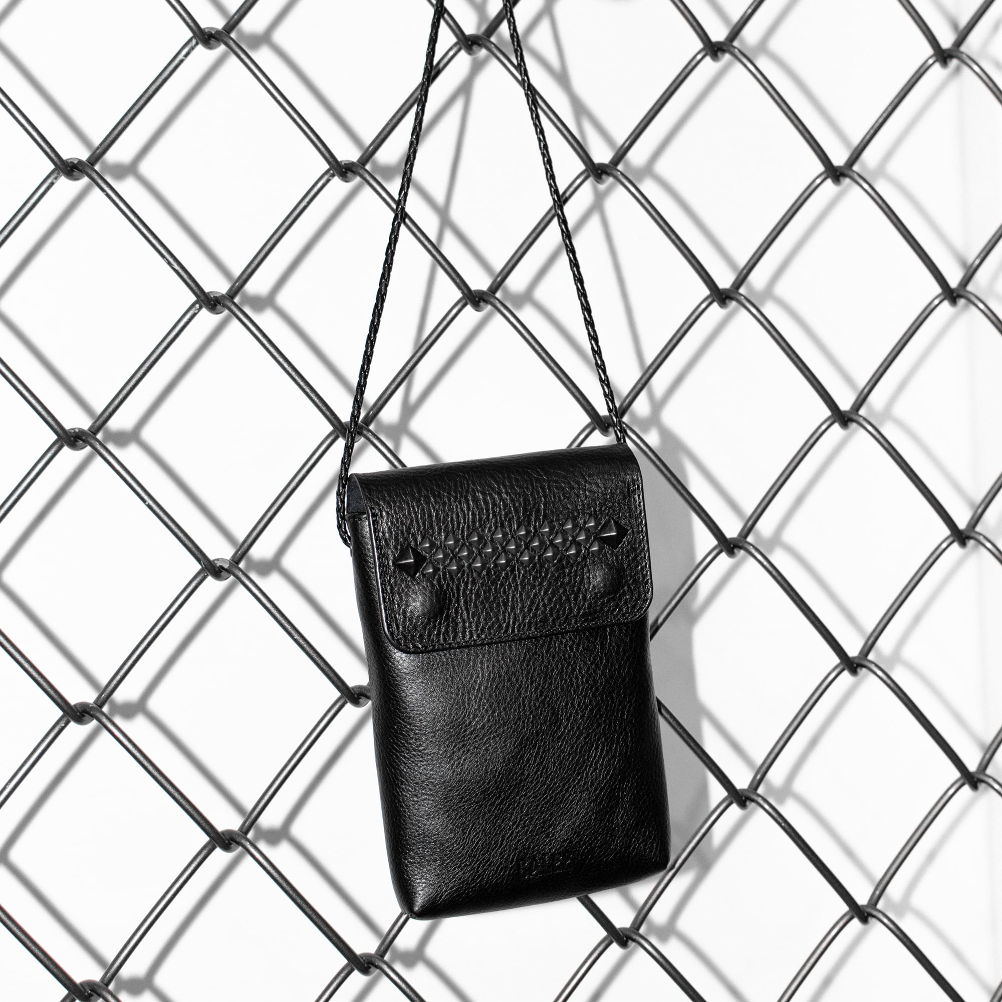 BLACK STUDS LEATHER SHOULDER POUCH <EXCLUSIVE>