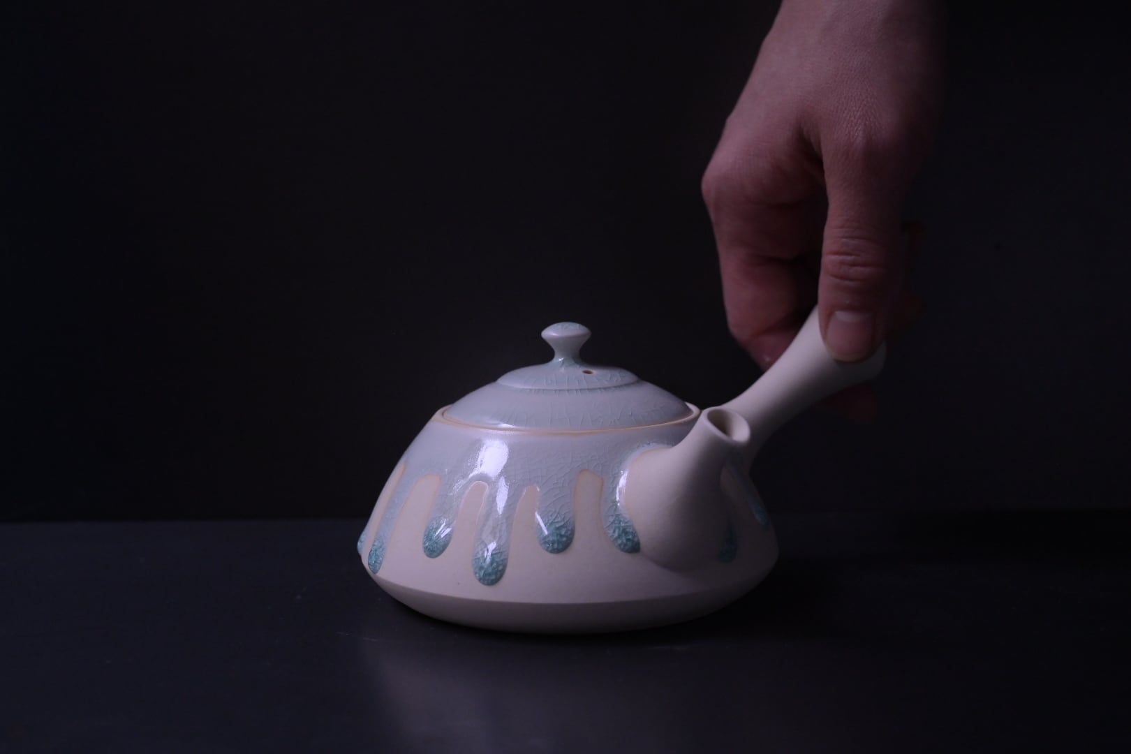 藤田徳太 灰青磁平型急須 | 鎌倉倶楽部 茶寮