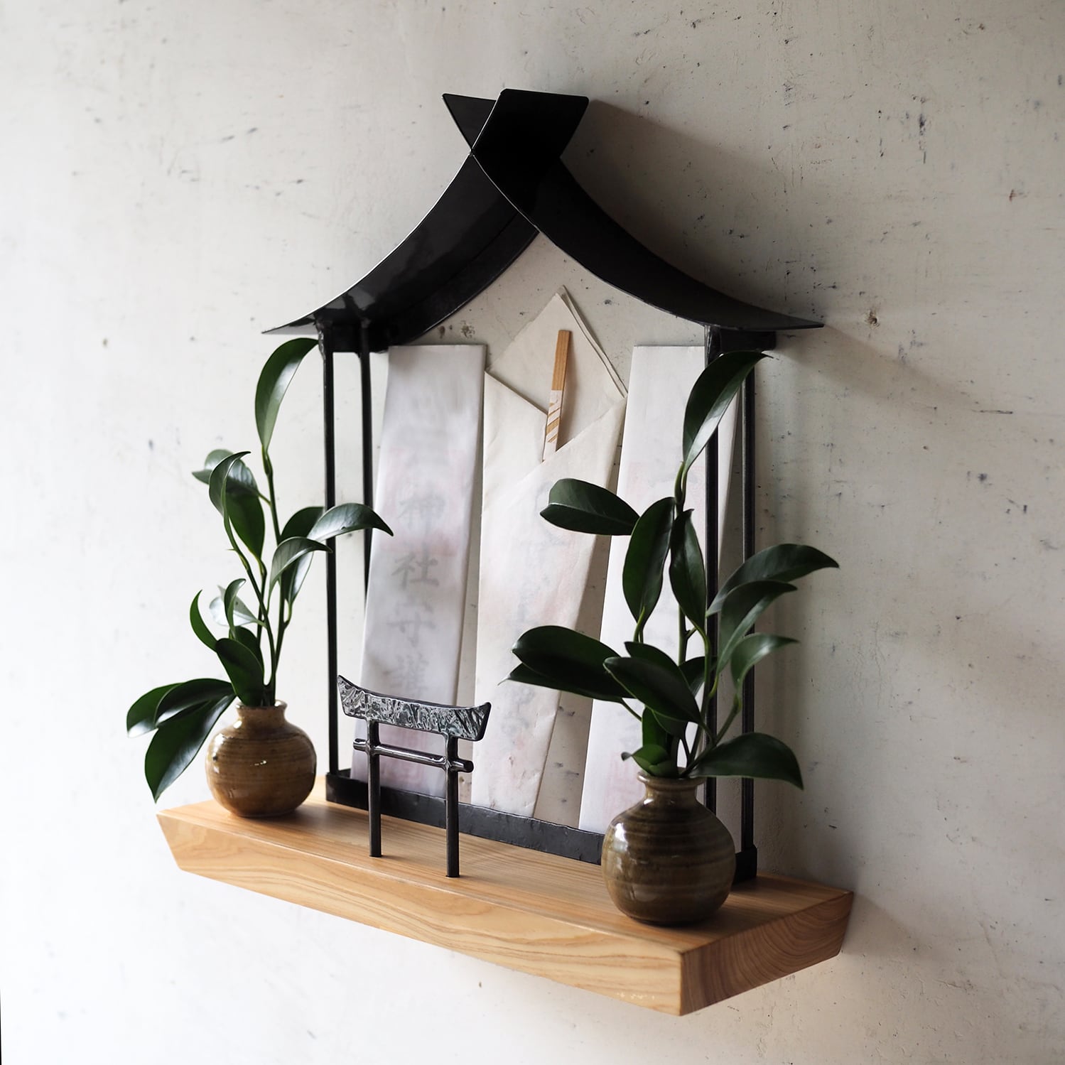 鍛鉄 の 神棚【 鉄 の 社 × ひのき + 鳥居 】 アイアン と 無垢材