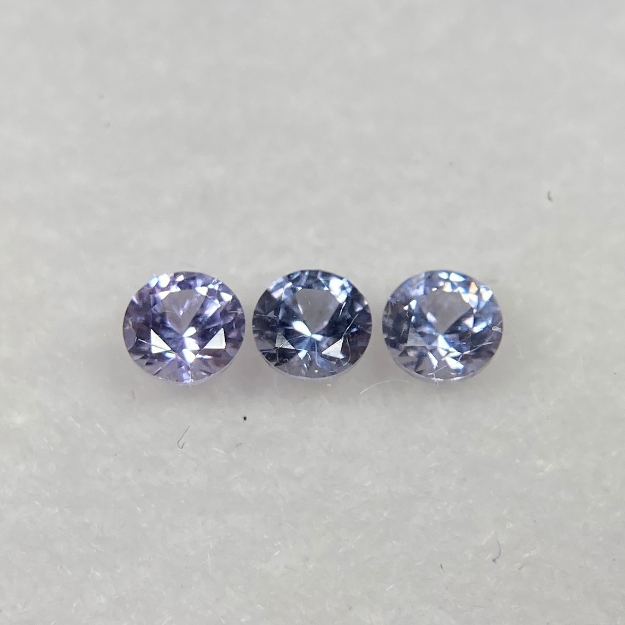 丸いスピネル メレセット 約2.3mm r-0582
