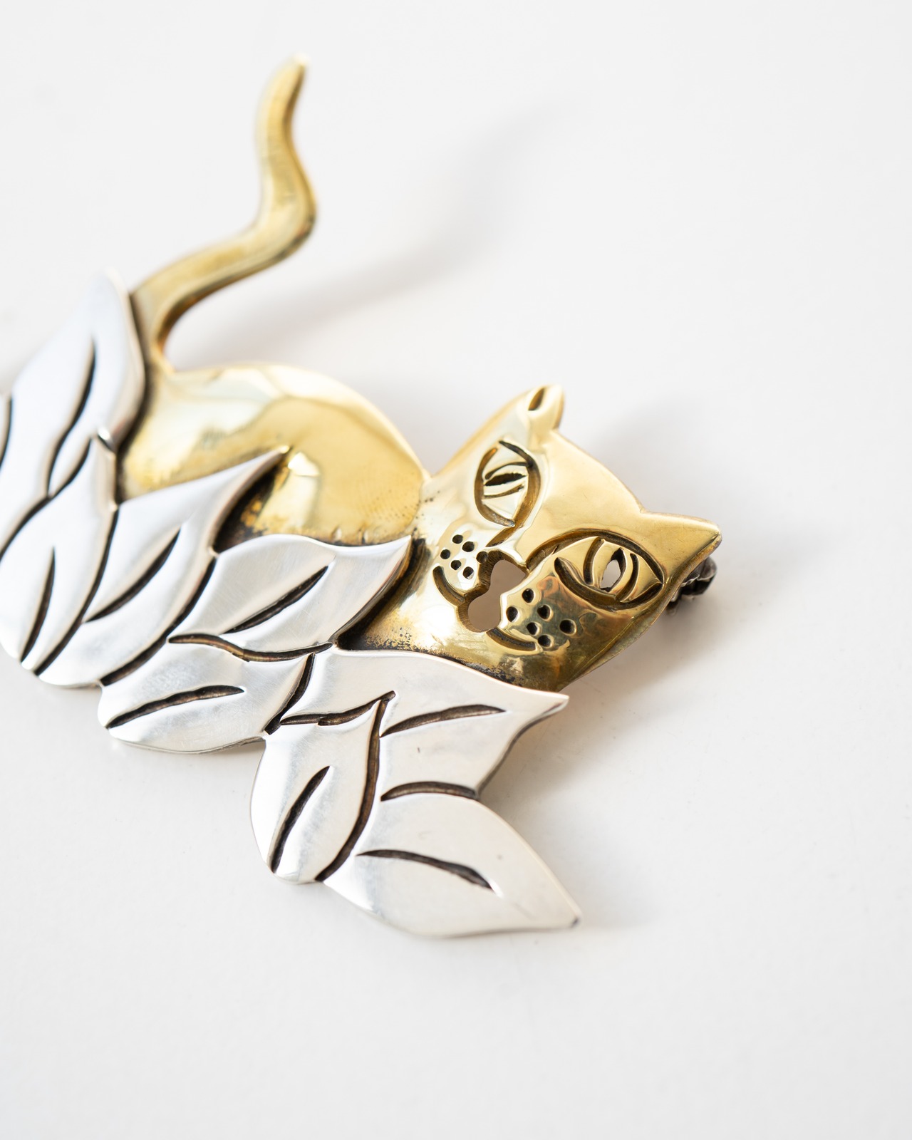 〈Emilia Castillo〉Cat Brooch