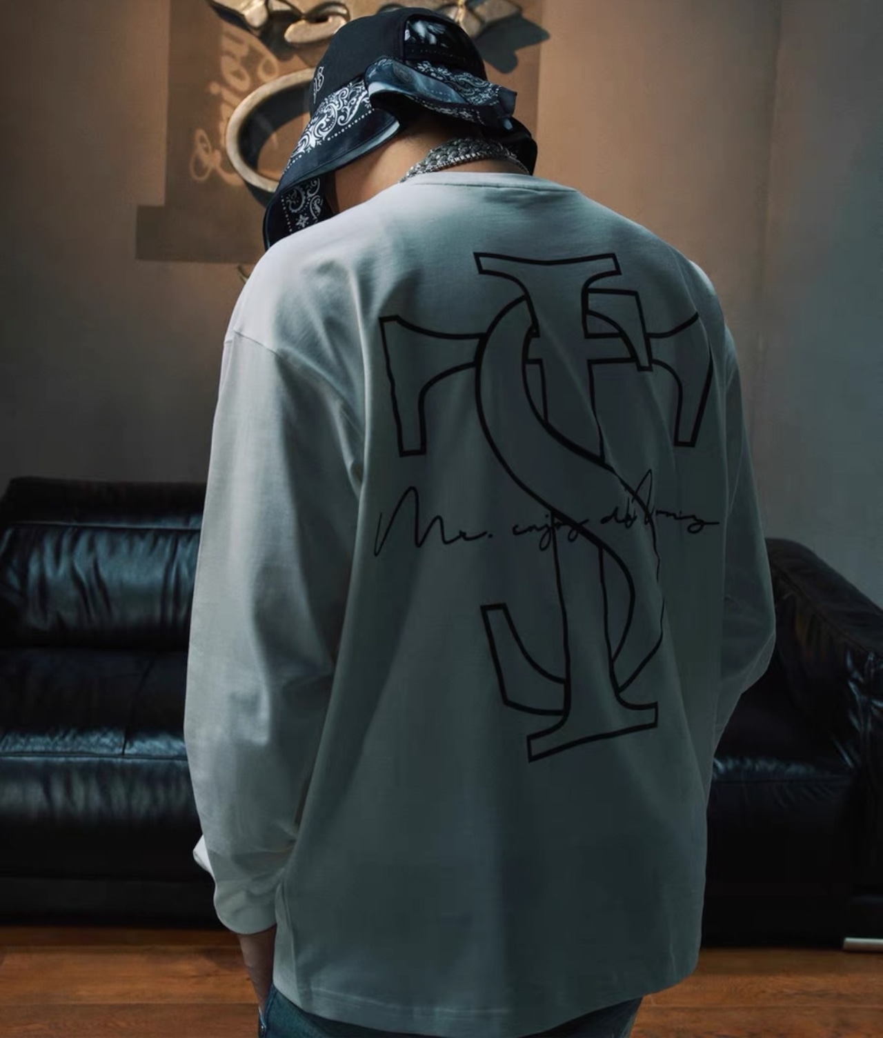 ビックロゴグラフィックロングTシャツ(gr67)