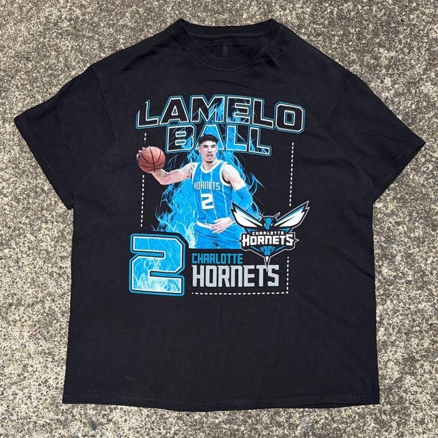 【Lサイズ】NBA シャーロット ホーネッツ ラメロ ボール選手 古着 黒 ラップ Tシャツ