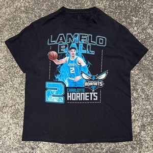 【Lサイズ】NBA シャーロット ホーネッツ ラメロ ボール選手 古着 黒 ラップ Tシャツ