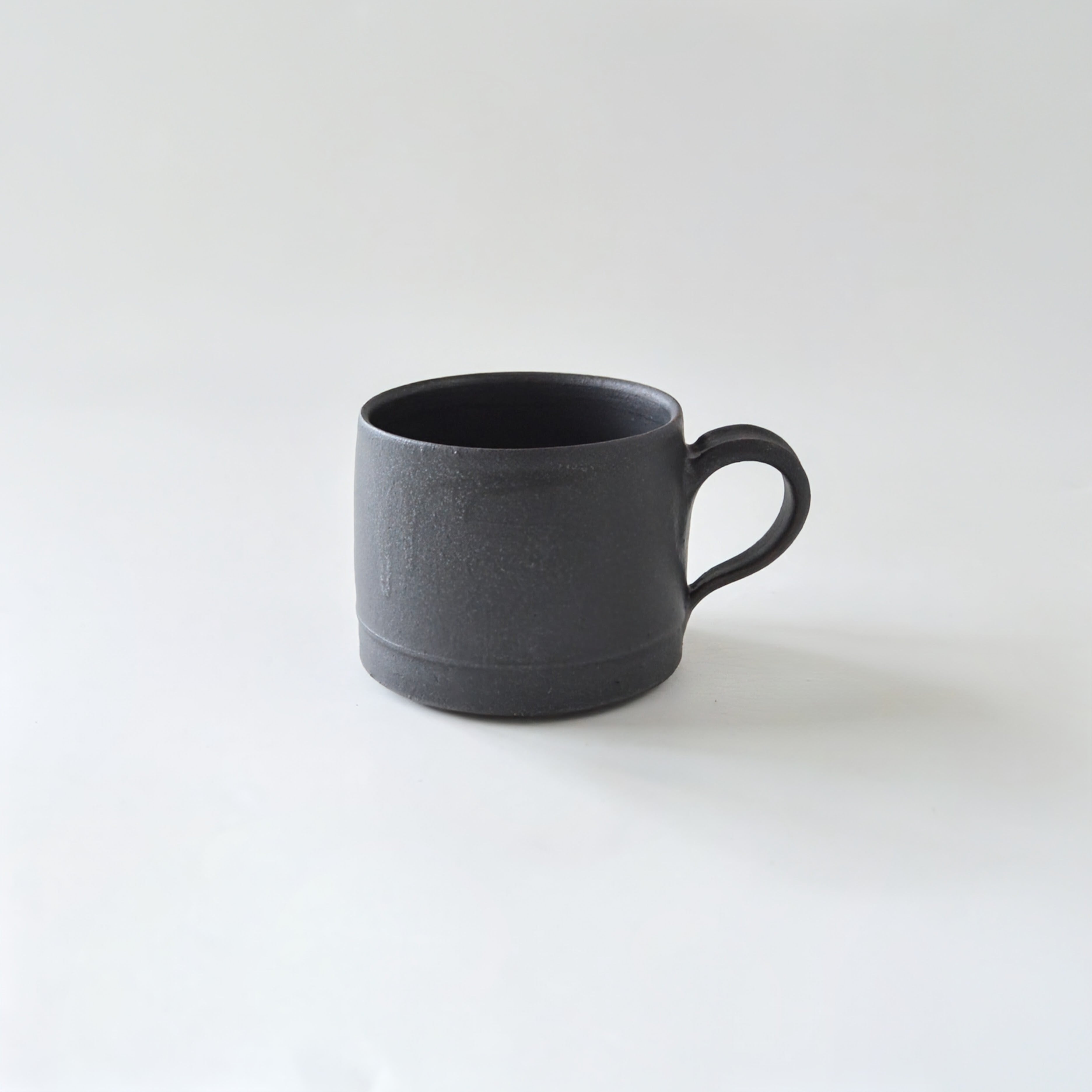 【個展 comfortware】小野俊 / ON-30 黒鉄釉 マグ(筒)M