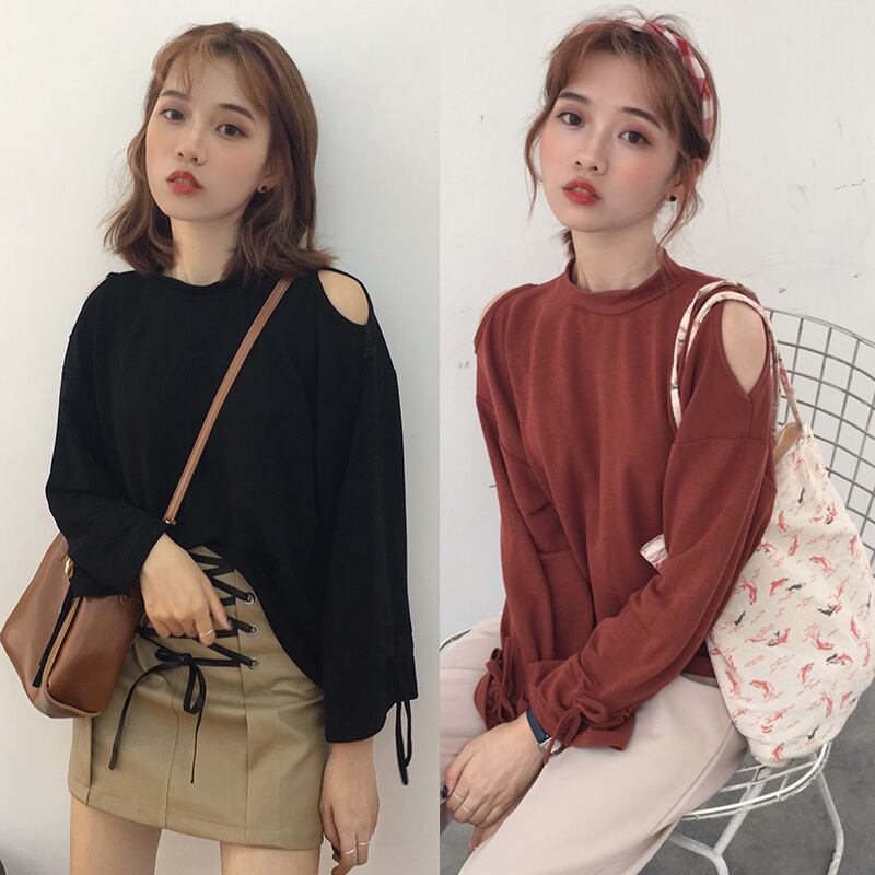 オープンショルダー・袖リボンモックネックトップス