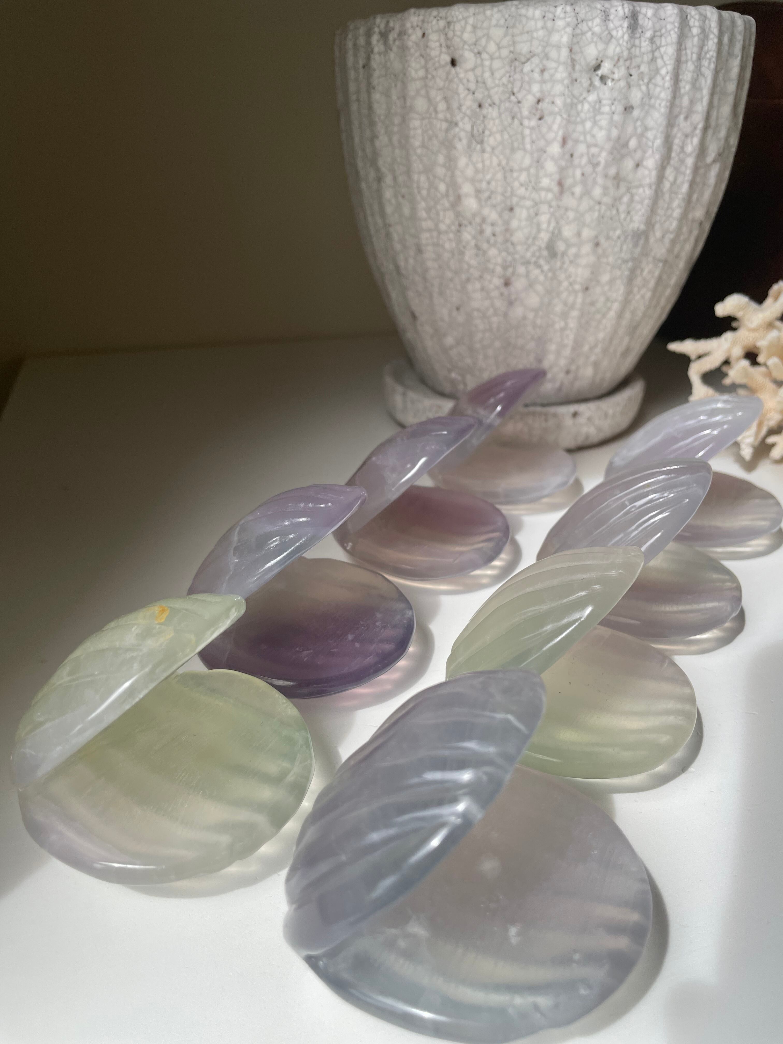 Lavender Fluorite Shell / ラベンダーフローライト　貝