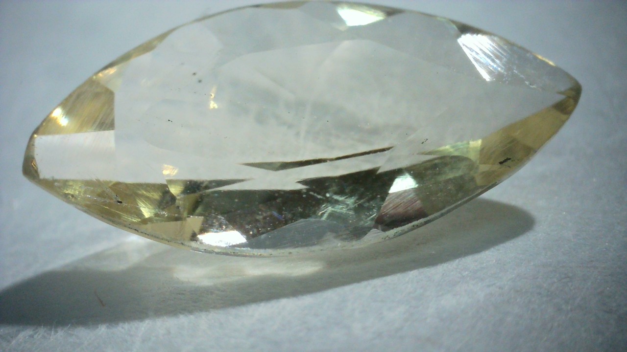 イエロースキャポライト　1.88ct　[C13‐272]