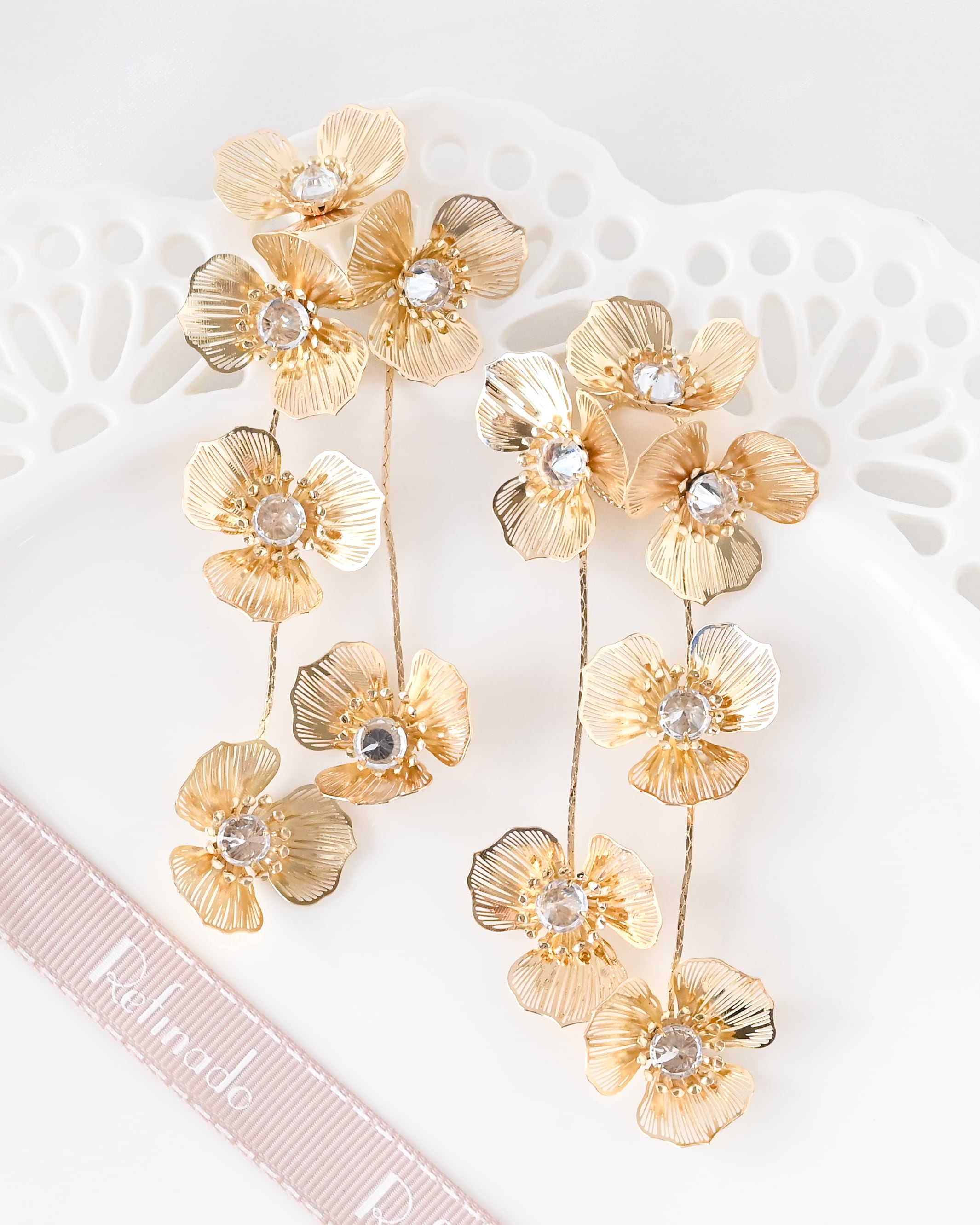 フローラルシャンパンロングピアス【AE2512-03】