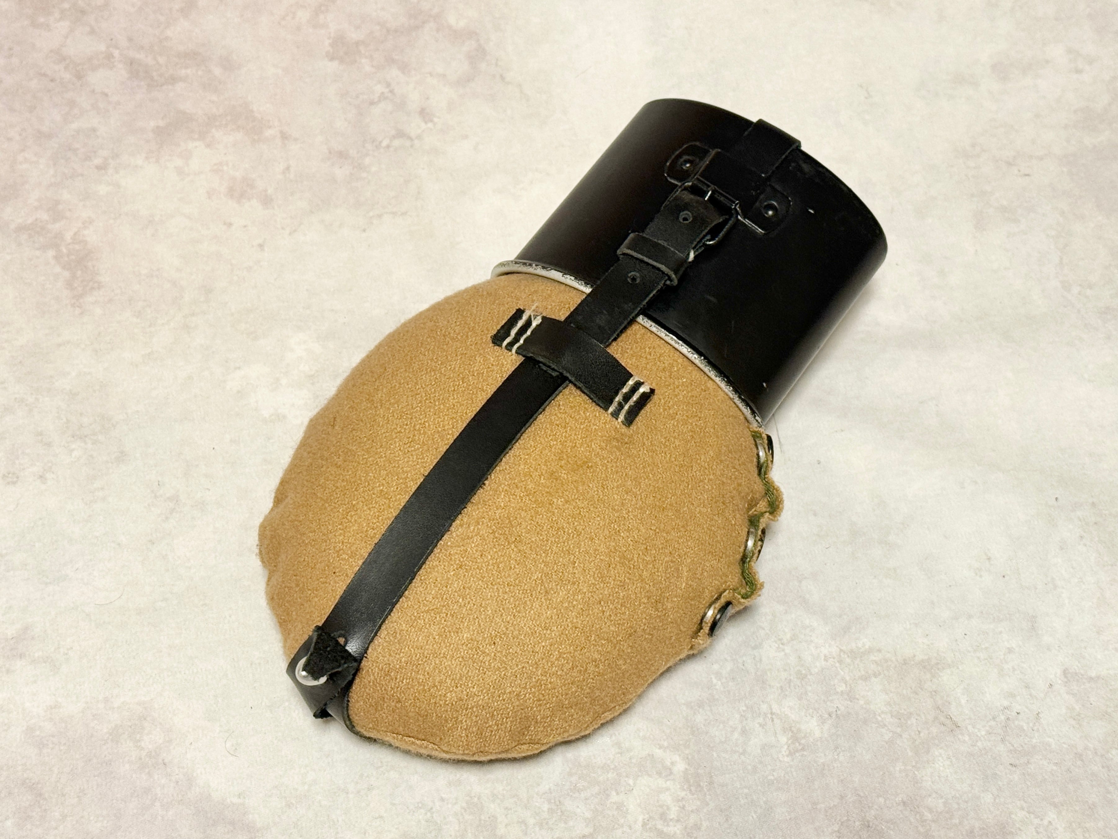 USED】WWII ドイツ軍 M31水筒 ブラウンウールカバータイプA