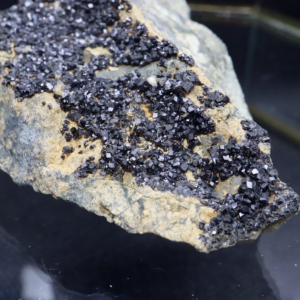 メラナイト ガーネット 灰鉄柘榴石 201,7g AND103 原石 天然石 SALE※ メラナイト ガーネット 灰鉄柘榴石 原石 201,7g AND103