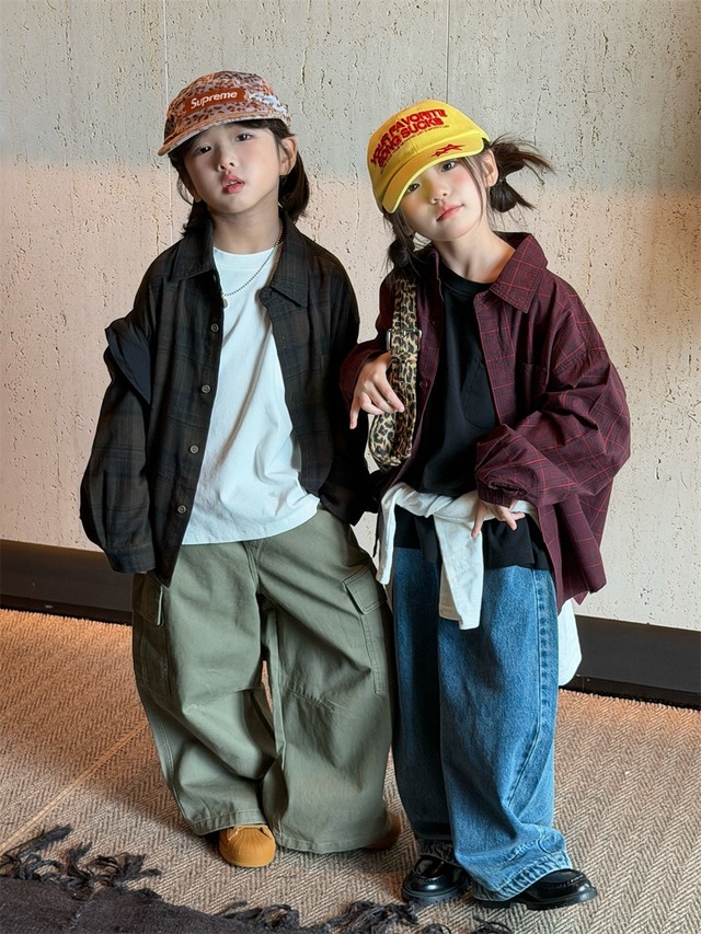 バックプリント入りチェックシャツ（2色展開）XDJK｜トップス オーバーサイズ｜小学生 ジュニア対応｜通学 普段着｜韓国子供服｜男の子 女の子｜90-160cm｜2026秋服 ［取寄］