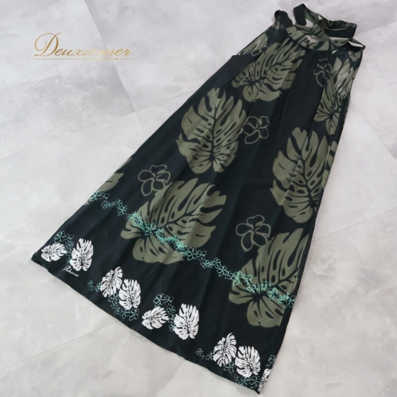 フラダンス 衣装 ワンピース ドレス ブラック系 PUKANA モンステラ柄 プルメリア柄 ハワイアンプリント レッスン 練習 フラ ダンス アロハ ノースリーブ アメリカンスリーブ リボン カーキ系 グリーン系 ホワイト系 黒 緑 白 大人っぽい 上品 軽やか かわいい おしゃれ ハワイ風 エレガント スポーツ カジュアル 女性用