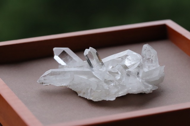 【暮らしの中のmineral】コロンビア産水晶　レムリアンシードクリスタル　クラスター