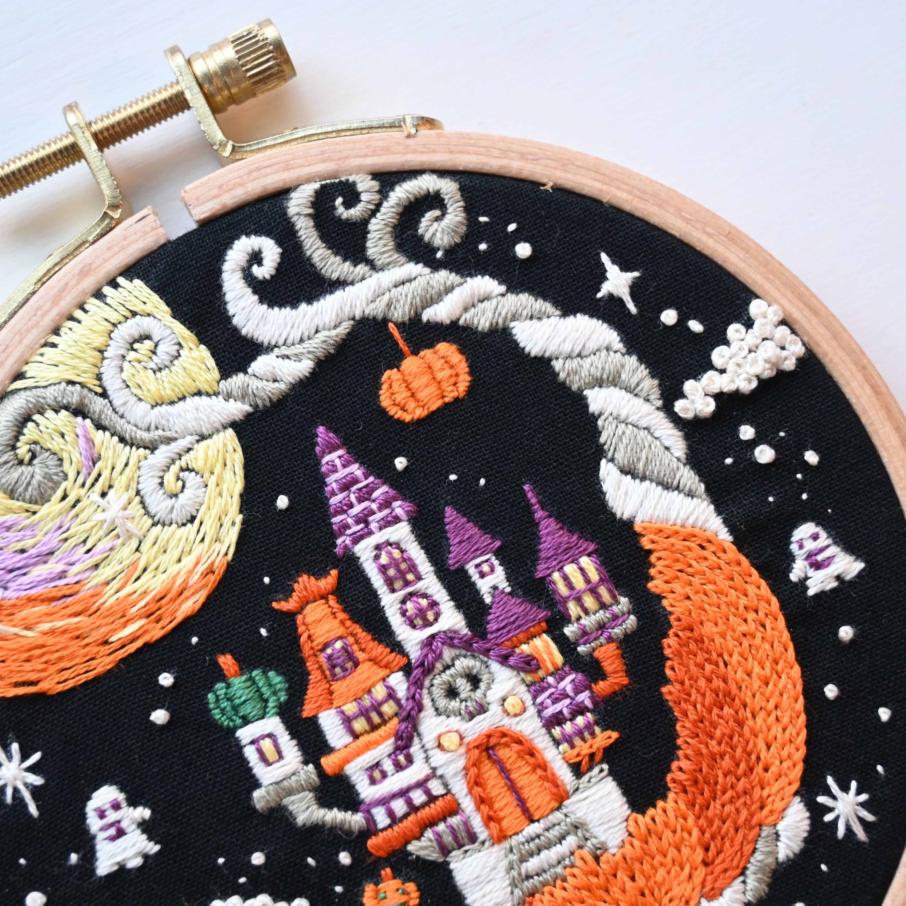 刺繍キット おばけカボチャの街より「カボチャ屋敷」《空想街雑貨店》