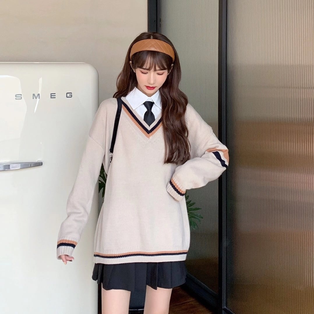 スクールカーデ風　Vネックラインニット　AJ11013-A010