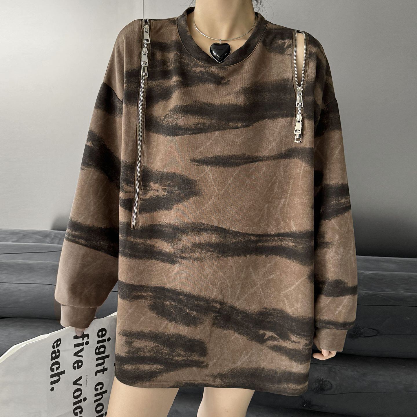 PRINT ROUND NECK ZIP TRIMMED OVERSIZED LONG SLEEVES T-SHIRT 2colors M-15295