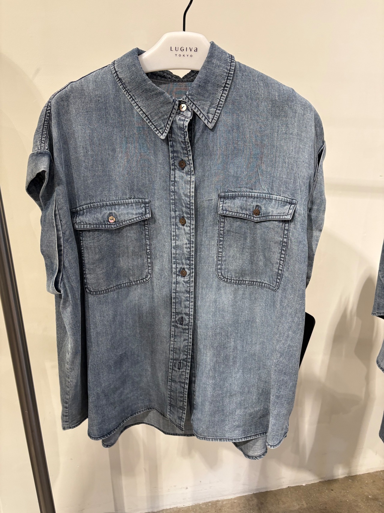 LUGIVA フレンチスリーブ　セルロースデニムシャツ　102605