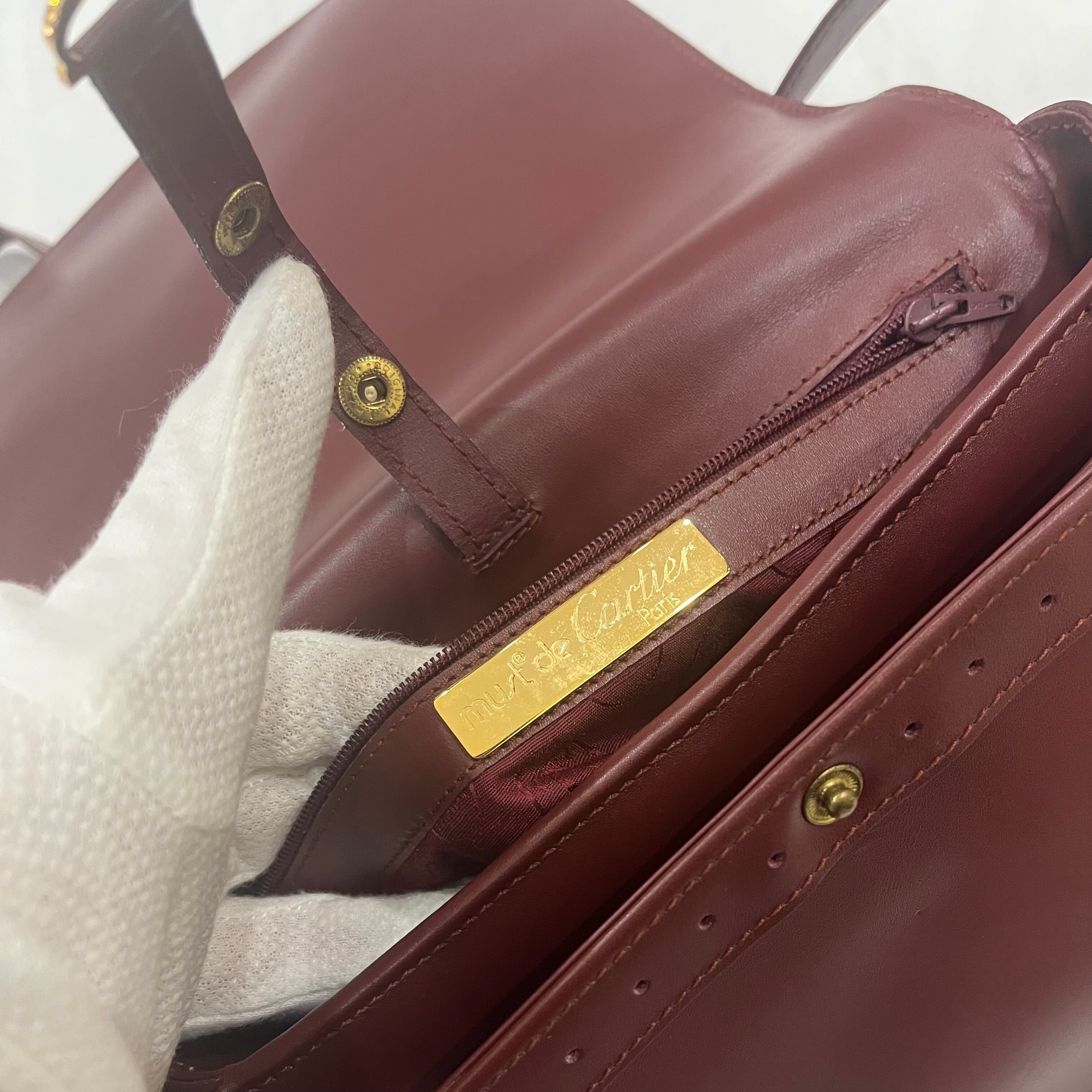 Cartier】2185 カルティエ レザーラウンドフルフラップ フロントC