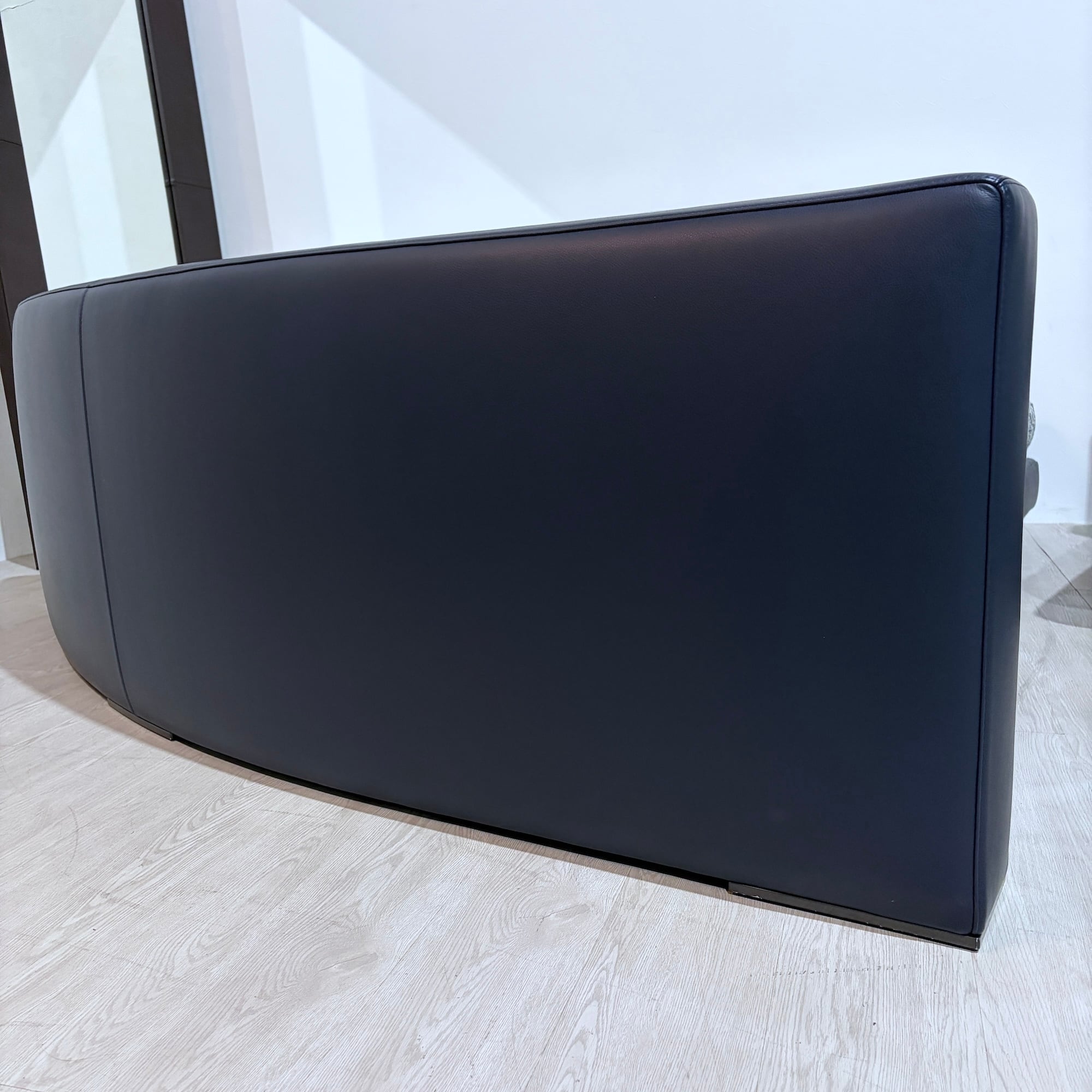 Minotti ミノッティ Wilson ウィルソン サイドテーブル 43万 MinottiKobe_showroom_05-