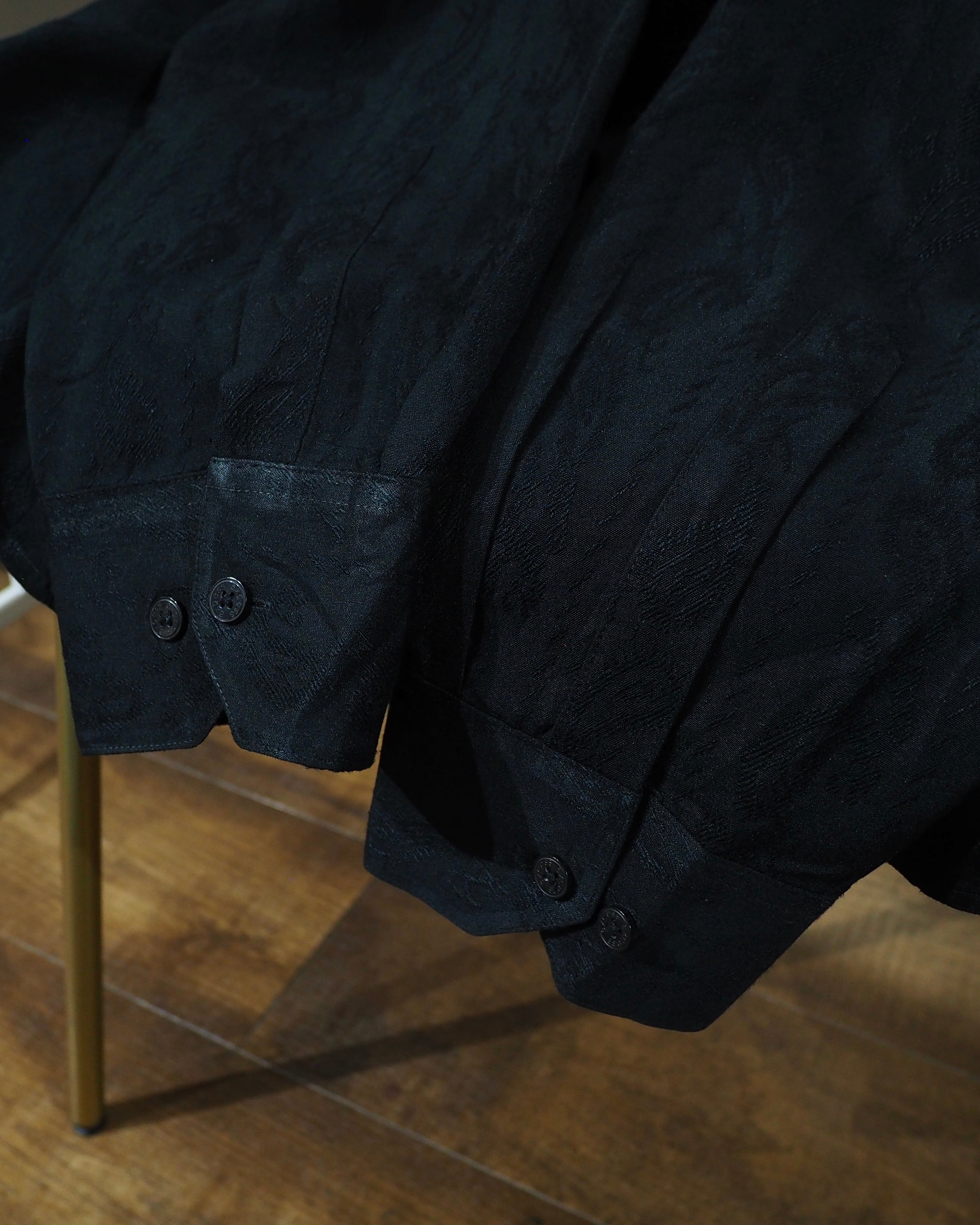 " axcess " Black Beautiful Paisley Pattern Embroidery Over Silhouette Shirt
