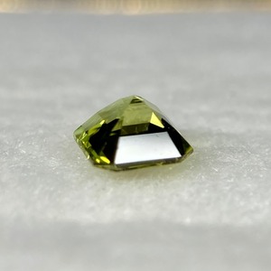 トルマリンの角砂糖  約3.8mm*3.8mm H2.5mm r-0414