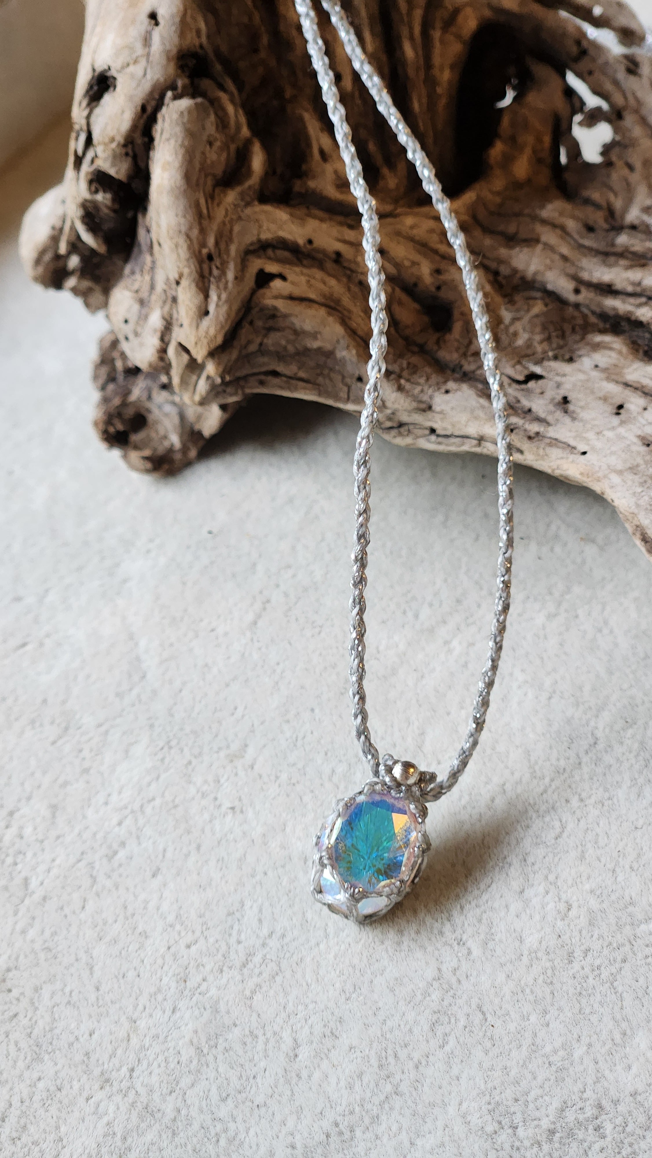 天然石のモザイクマクラメネックレス 天然石マクラメ編みネックレス 縄文陶パーツ レインボームーンストーン