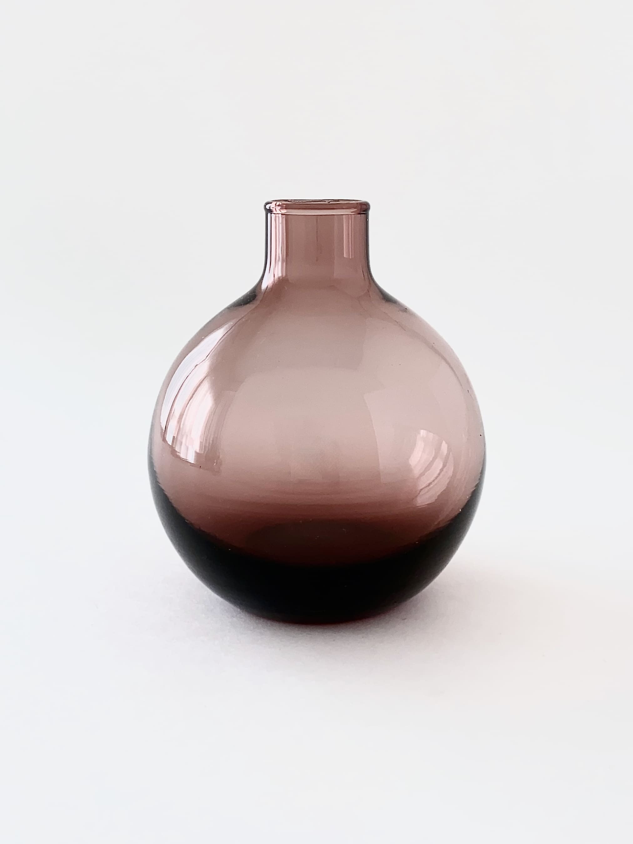 丸いガラスの花瓶 ボルドー / Round Glass Vase Bordeaux