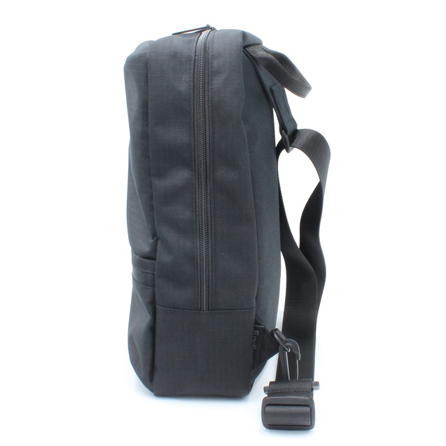 "HAYWARD" 　BASIC SQUARE SLING BAG　MAT RIPSTOP MODEL