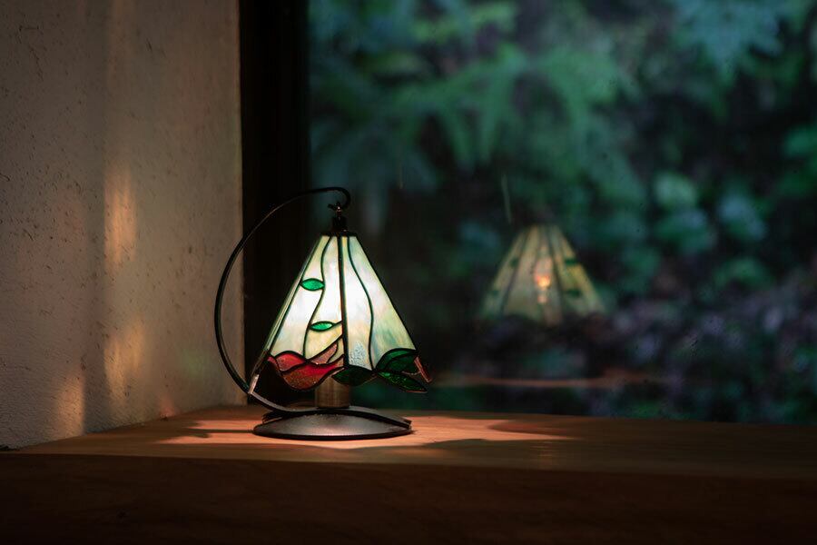 ことり（ステンドグラスのテーブルランプ） 01020114 | ステンドグラス