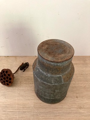 小ぶりのブリキミルク缶　(古道具)