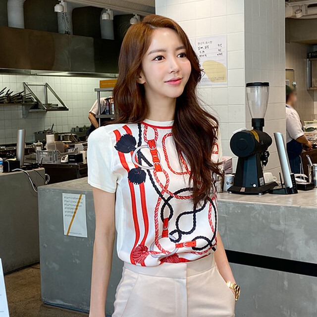 【送料無料】レディース デザインプリント 半袖Tシャツ 大人可愛い ママコーデ ママファッション 韓国 オルチャンファッション 人気 トレンド 新作 20代 30代 40代 きれいめ レトロ シンプル 定番 スタイリッシュ お出かけ デート おしゃれ 通勤 通学 オフィス OL デイリー 普段着 ラフ カジュアル フェミニン シック 体型カバー 着痩せ 着回し インスタ映え 秋 春 夏 CO505