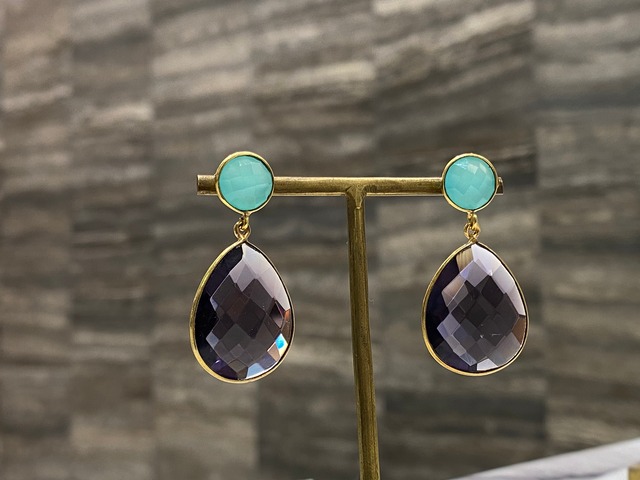 黒のドレスに合わせたいカルセドニー×パープルピアス/イヤリング