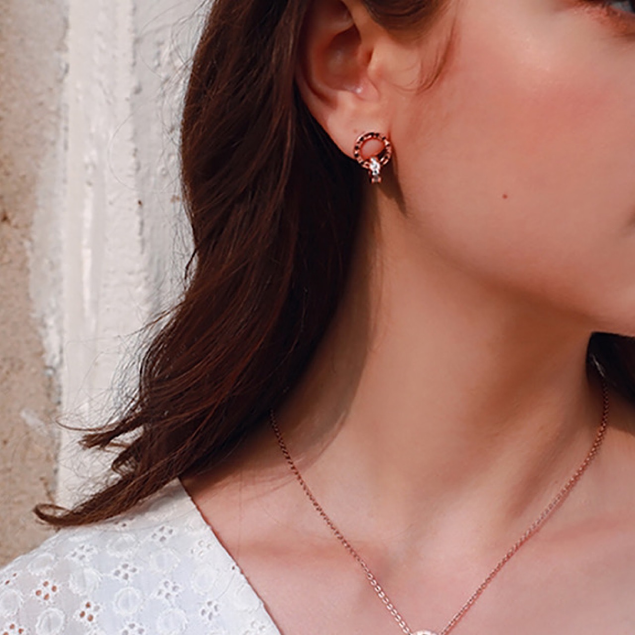 英文字 キラキラ リング デザイン ブロンズ ピアス - 2