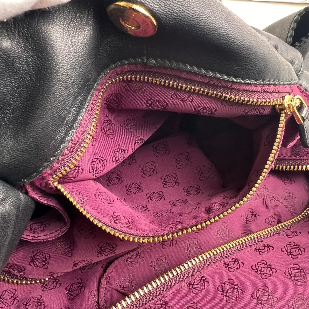 LOEWE ロエベ ナッパ　アイレ アナグラムロゴ ハンドバッグ 黒 A-13128