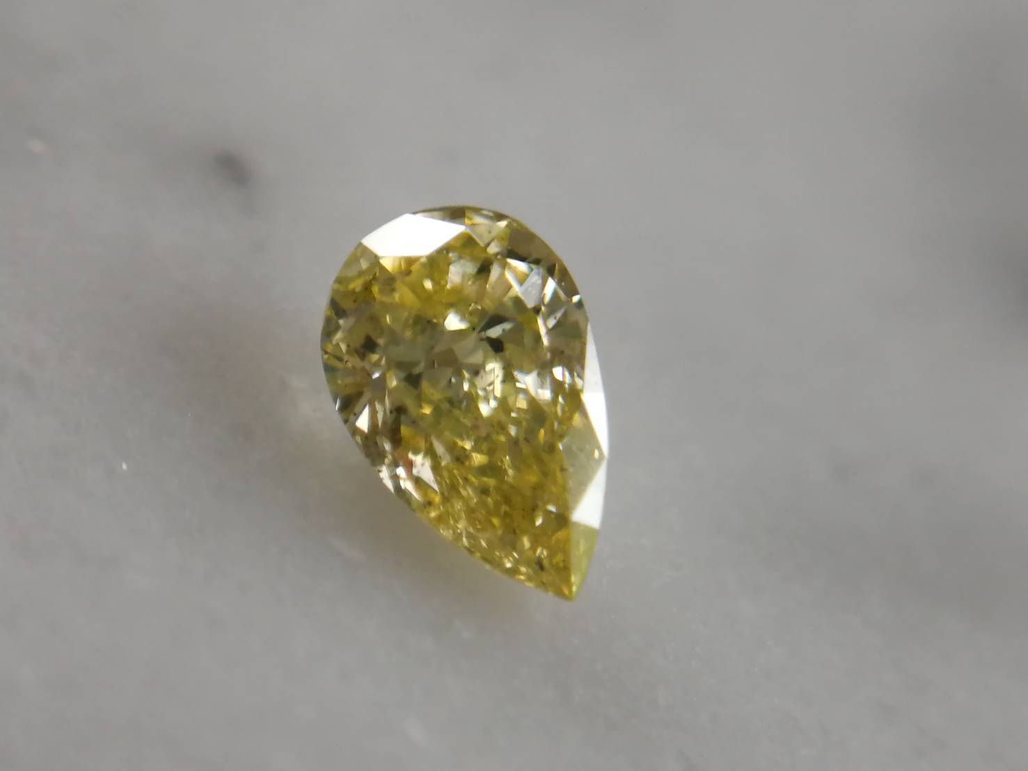 グリーニッシュイエローダイヤモンドルース 0.196ct fancy greenish