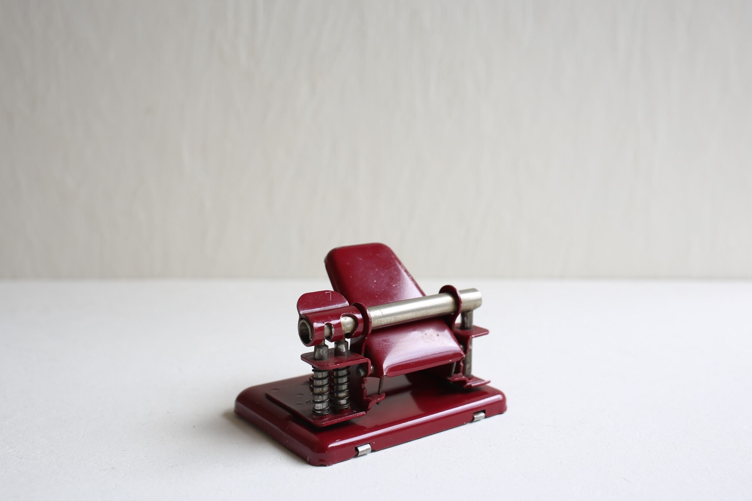 フランス アンティーク ヴィンテージ 2つ穴パンチ 2サイズ使用可 ボルドー N-04643