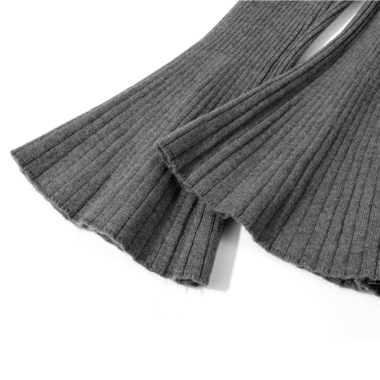 Slim-fit V-neck knit (ME525)