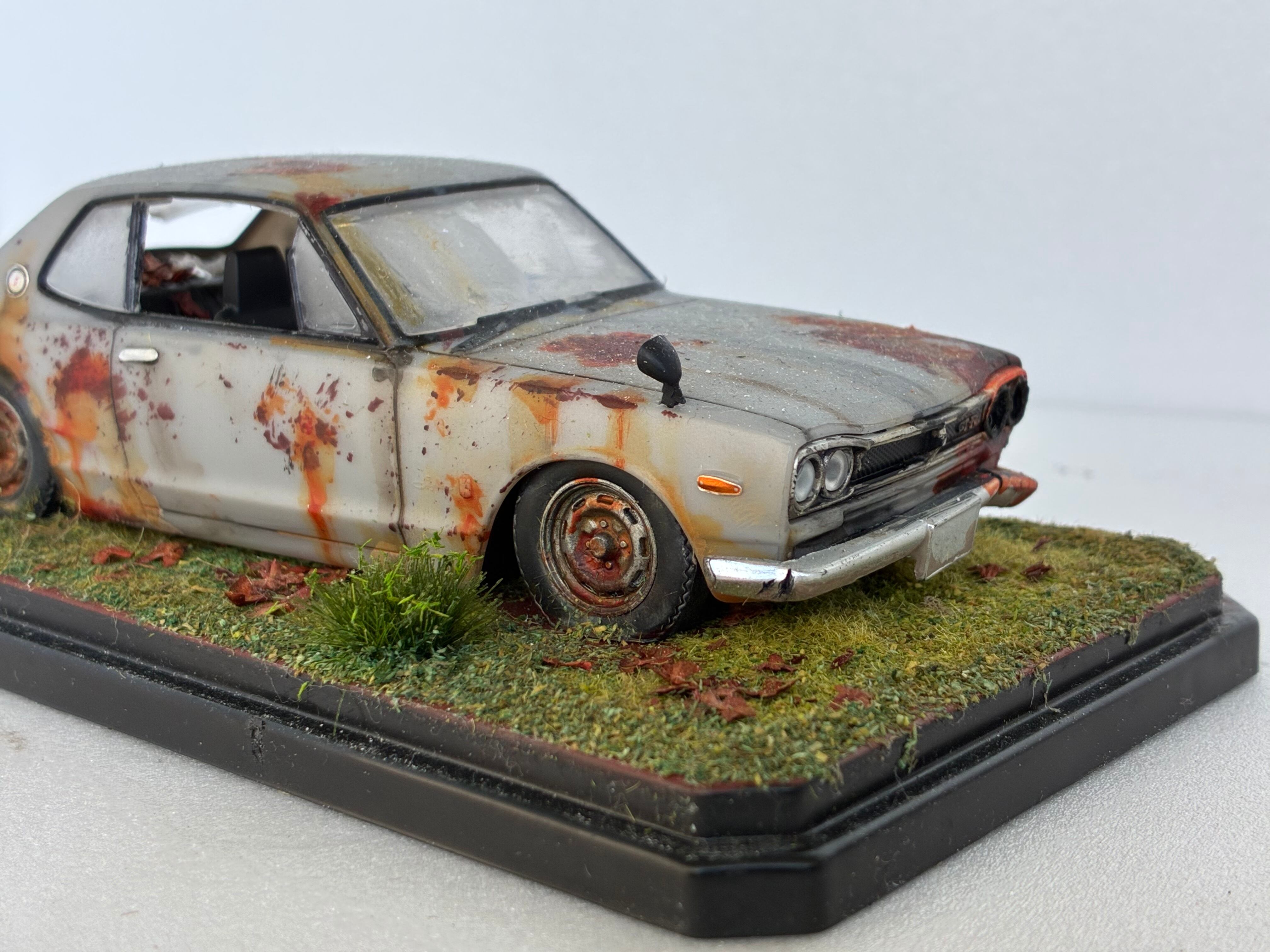 草ヒロ プラモデルジオラマ 日産ハコスカ | Pay ID