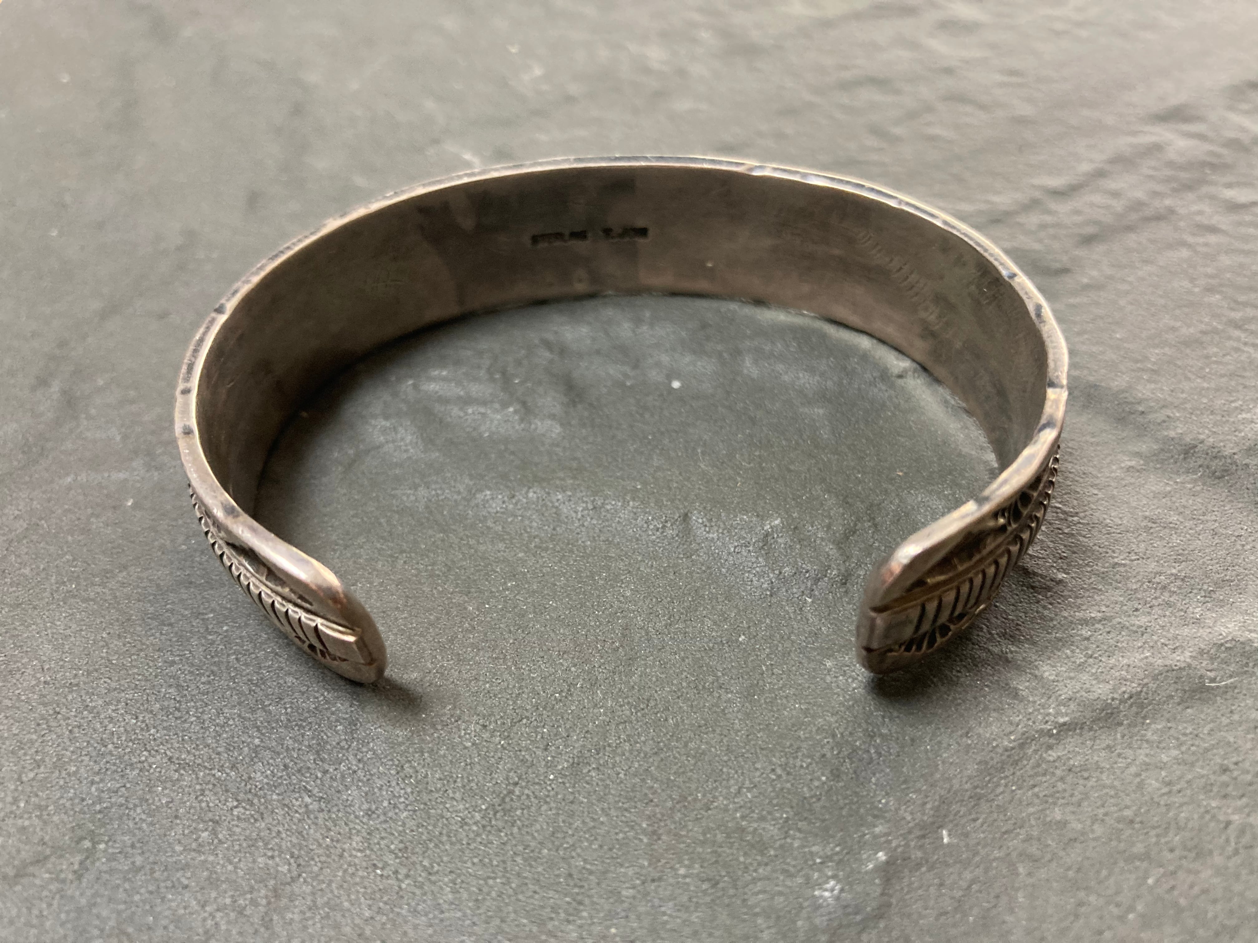 新しいスタイル T.Jon off 古着屋 | 幅1.5cm手首周り18.5cm シルバーバングル シルバー