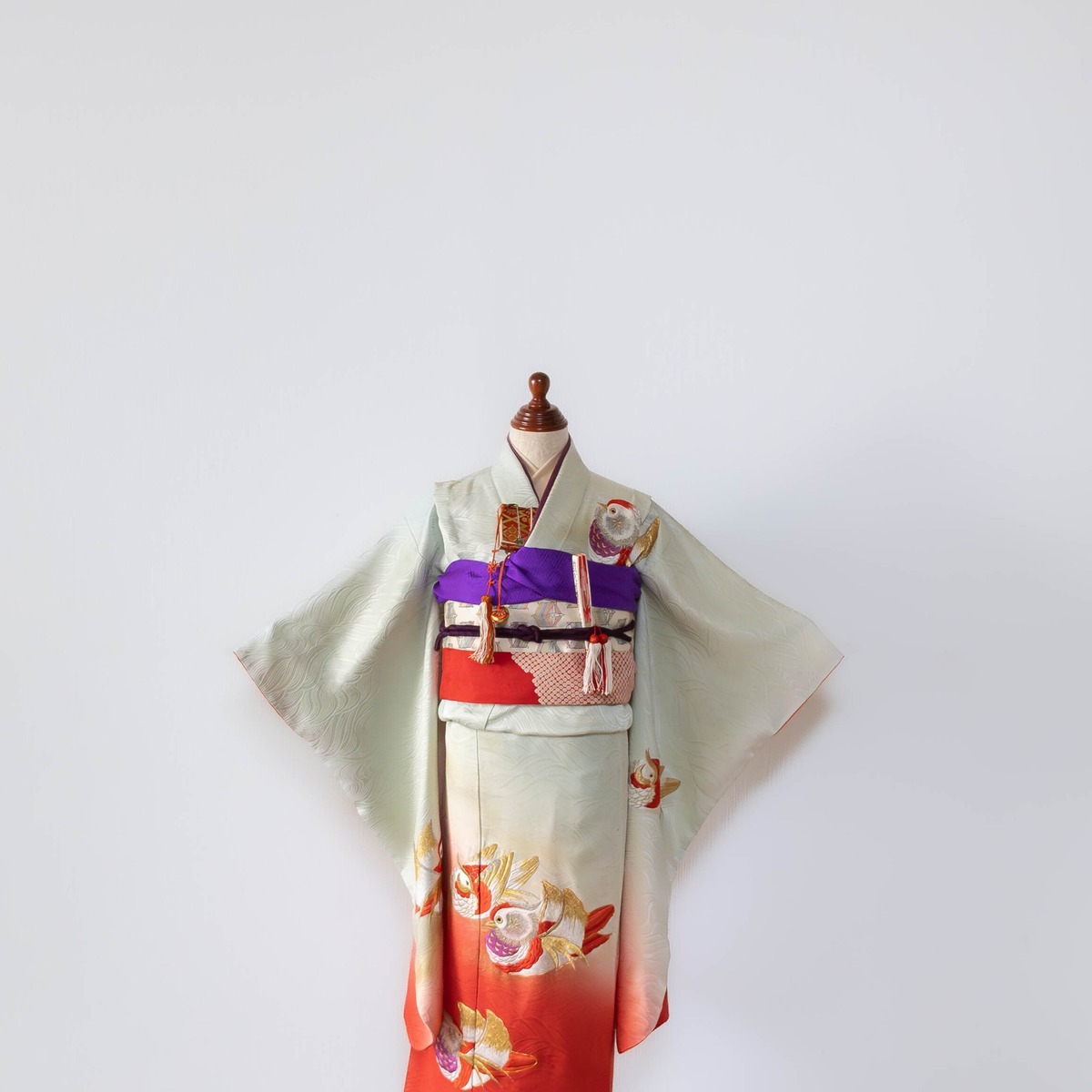 新品・しつけ糸付き・華やかに豪華な振り袖 （振袖 着物 中古 正絹 