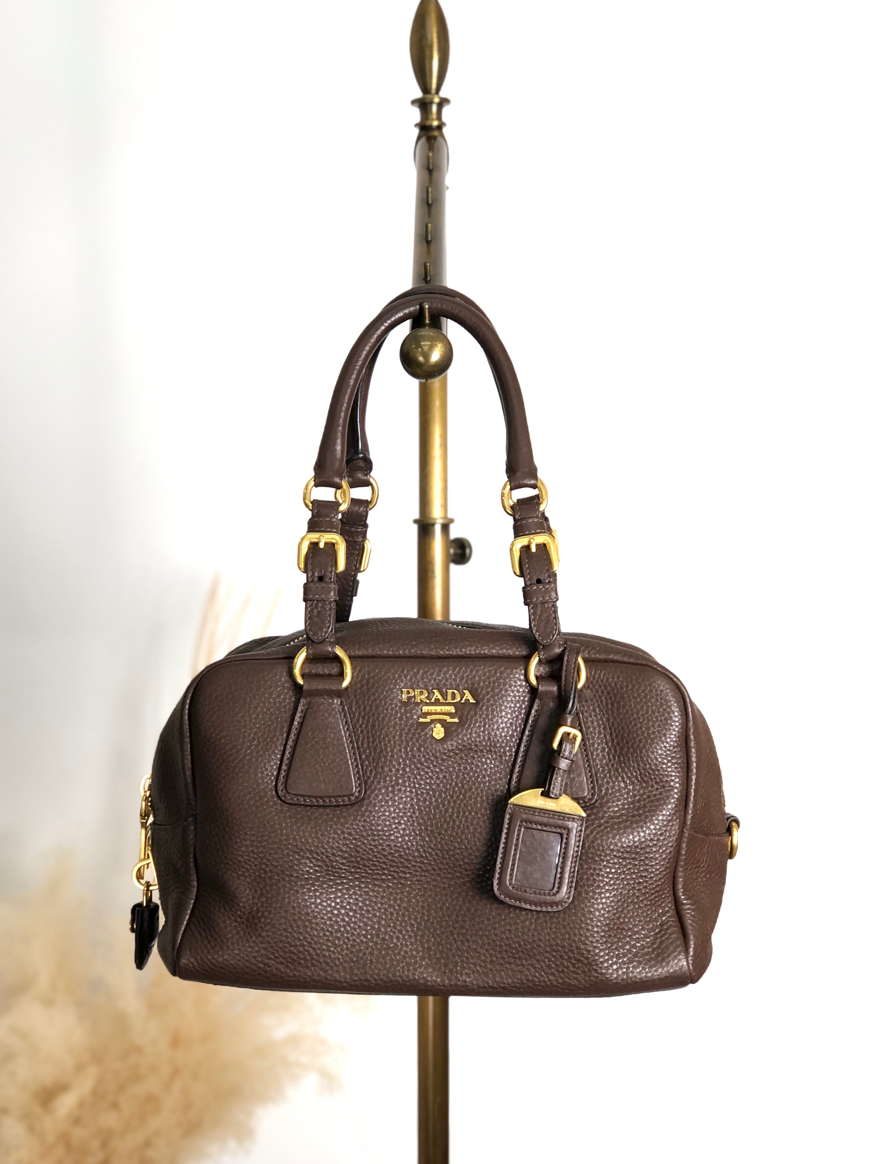 PRADA プラダ ショルダーバッグ ブラウン ロゴ レザー vintage PRADA プラダ ショルダーバッグ ブラウン ロゴ レザー vintage