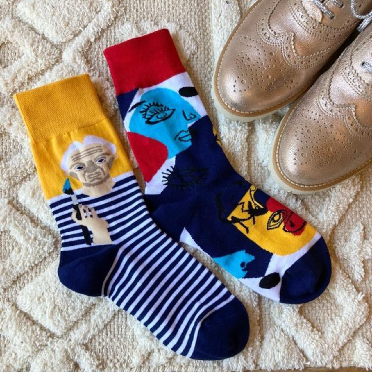 TOPANGA SOCKS Lady's　アシンメトリーソックス　Picasso　ピカソ　イエロー　レッド　アートソックス　　靴下　ユニーク　プチギフト　クルーソックス
