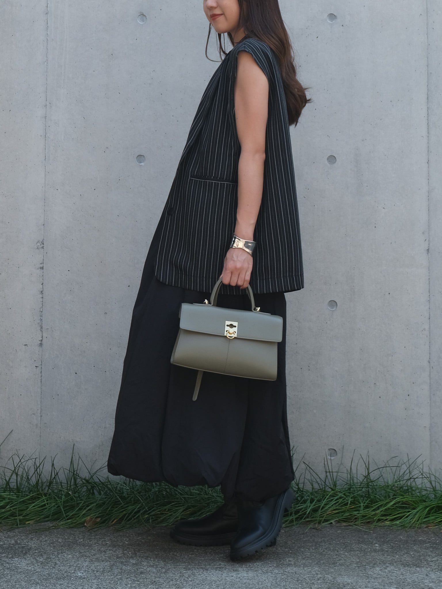 HERRINGBONE STRIPED SLEEVELESS JACKET（ﾍﾘﾝﾎﾞｰﾝｽﾄﾗｲﾌﾟｽﾘｰﾌﾞﾚｽｼﾞｬｹｯﾄ