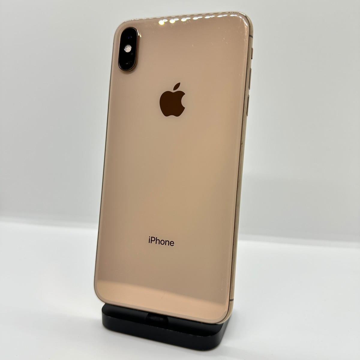 iPhone よろし se 第二世代 64GB ブラック 割れなし SIMロック解除