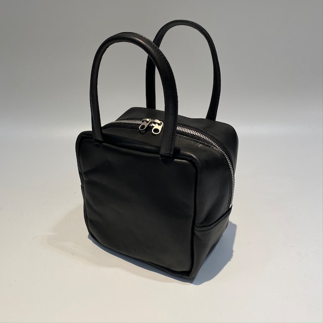 MORMYRUS【ﾓﾙﾐﾙｽ】MORMYRUS LEATHER CUBE TOTE (M−074 COL:BLACK)