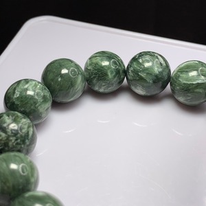 3.艶が綺麗✩セラフィナイトブレスレット