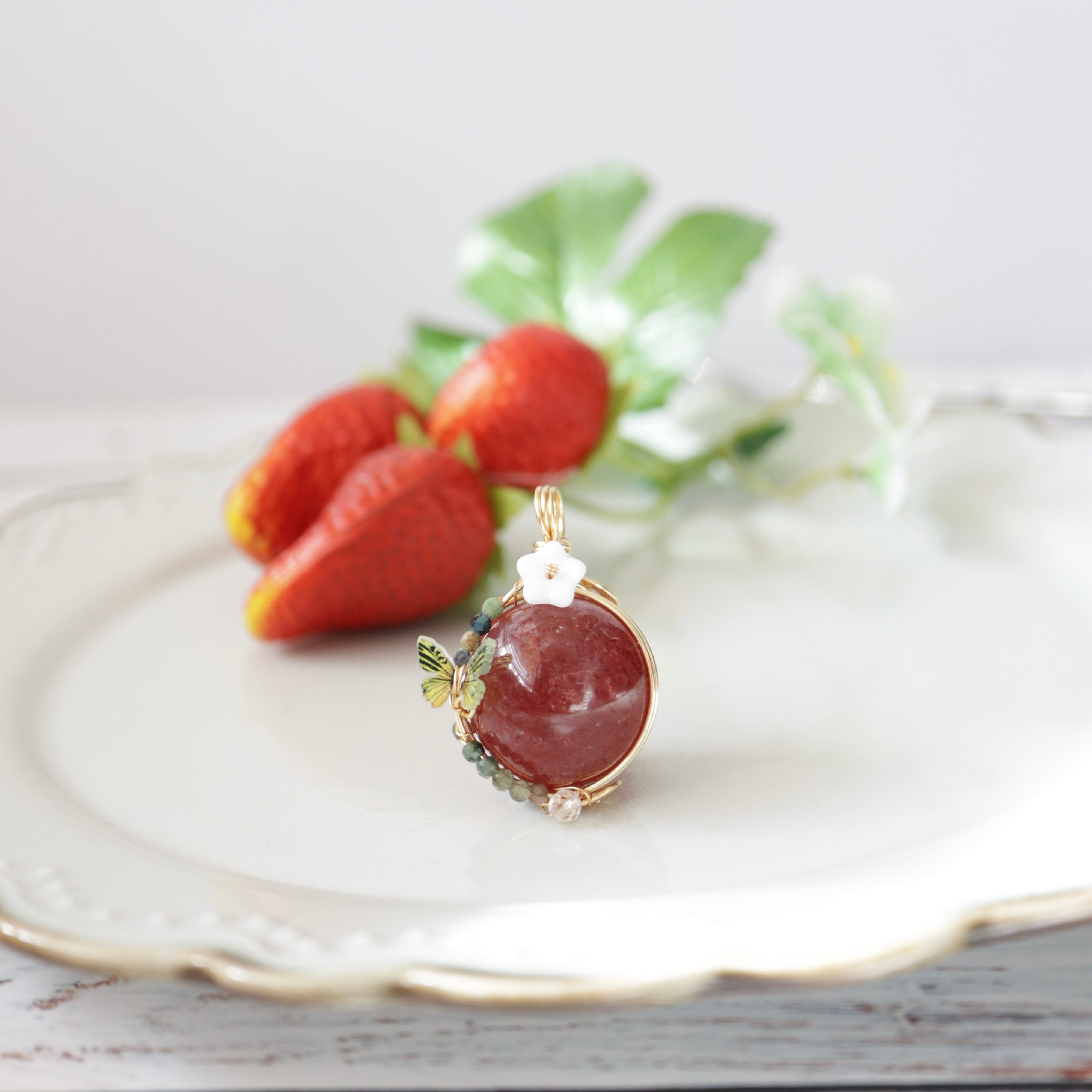 いちごのペンダントトップ レッドアベンチュリン