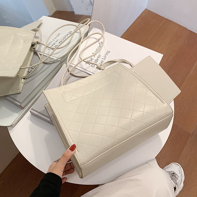 夏のバッグ女性2020新しいトレンディな小さな香り大容量メッセンジャーバッグネット赤いファッション野生ins小さな正方形のバッグ Tiancai_Wing_Bag5207085