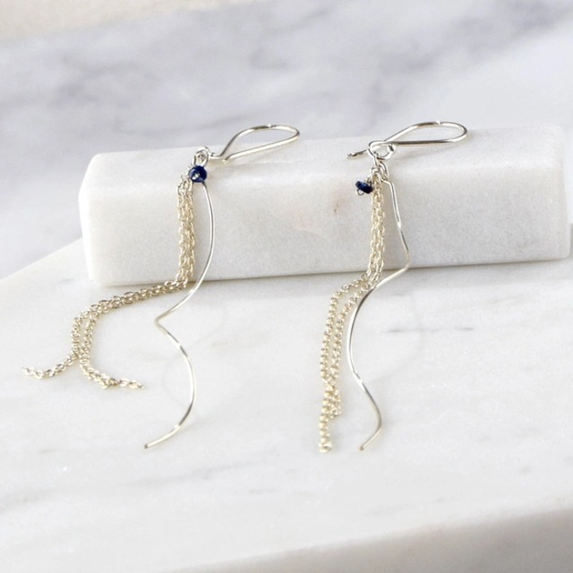 静線　SV925 ロングウェーブラインxブルーサファイアピアス